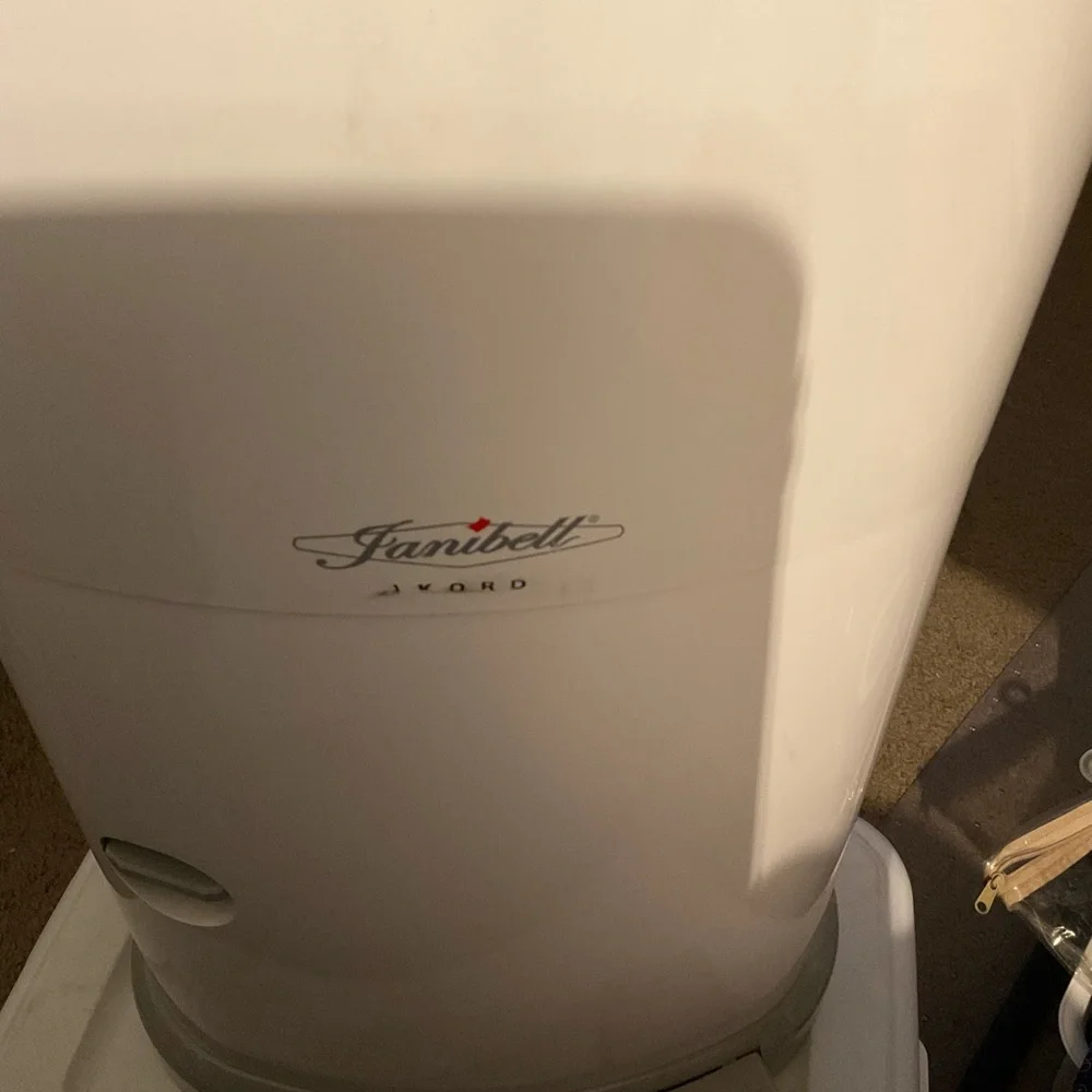 Janibell akord diaper pail.